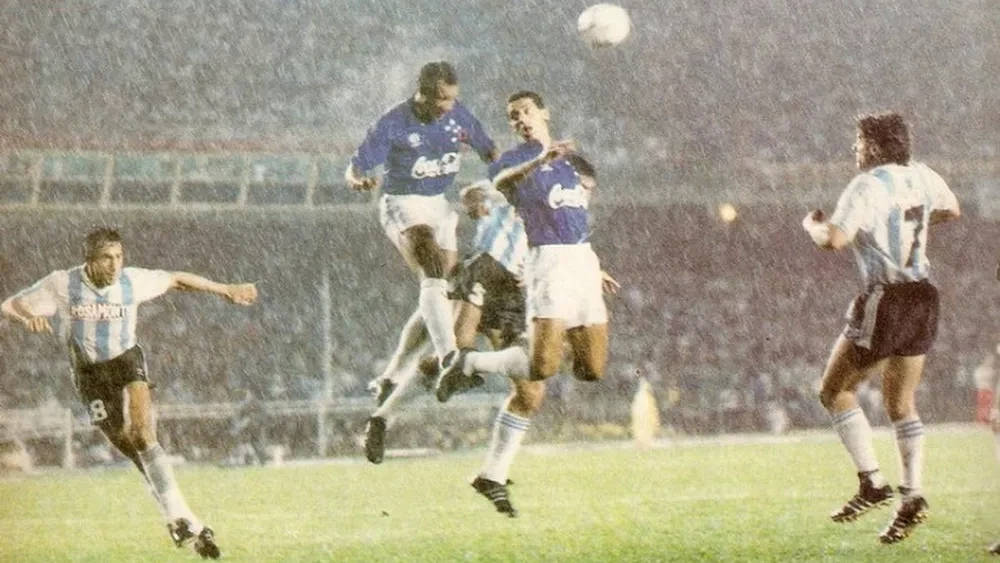 Em 1992, Cruzeiro conquistou o bi da Supercopa sobre o Racing-ARG