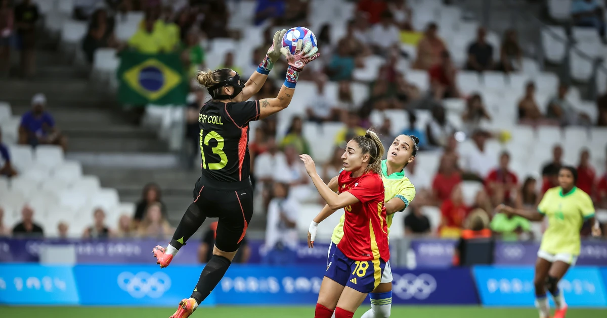 Bersaglio di provocazioni, il portiere spagnolo ammette di sentirsi a disagio con la nazionale brasiliana Bersaglio di provocazioni, il portiere spagnolo ammette di sentirsi a disagio con la nazionale brasiliana