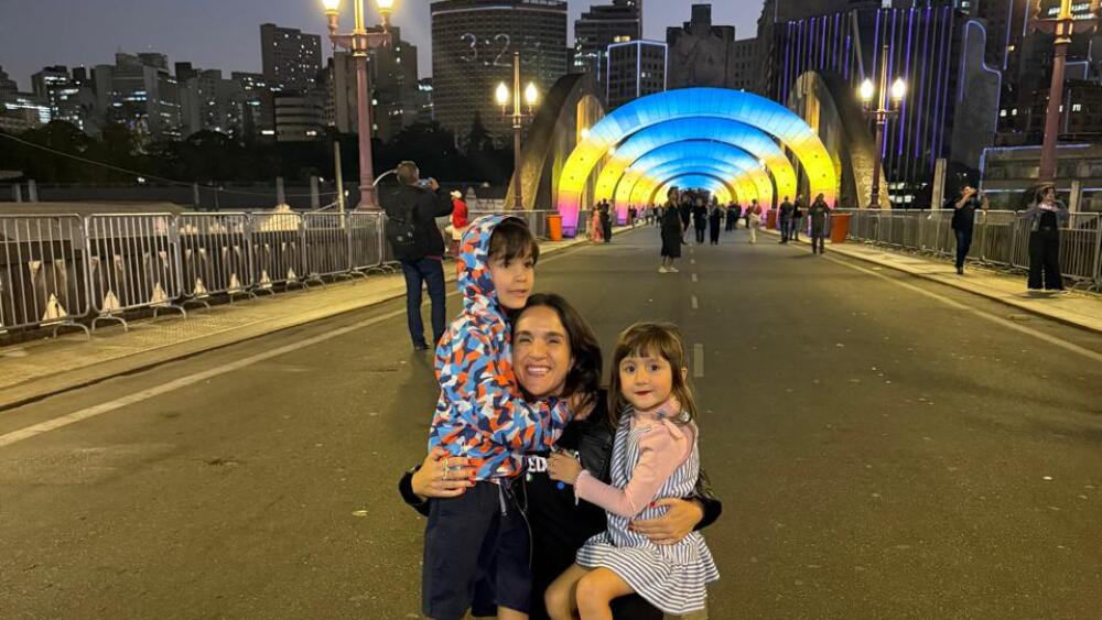 Juliana e os filhos, José, de 7, e Rita, de 4