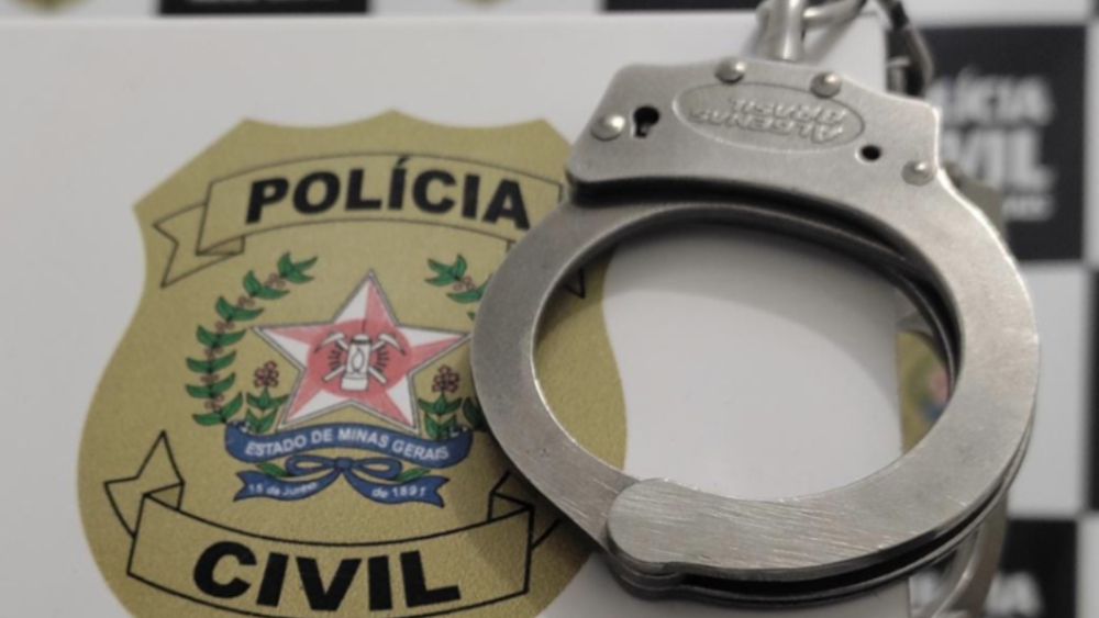 Logo da PCMG ao lado de algema