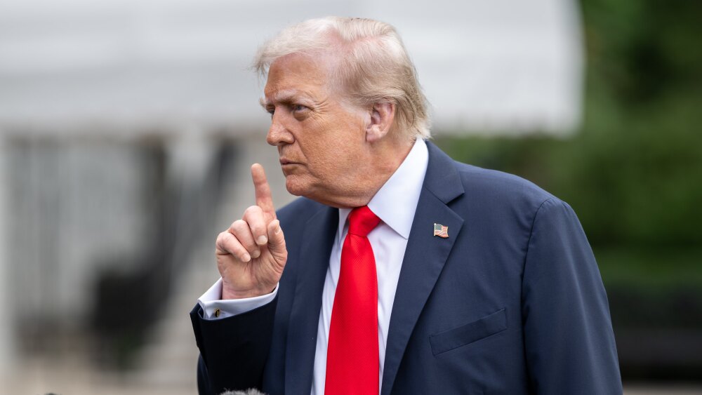 Trump assina decreto que autoriza pena de morte na capital dos EUA