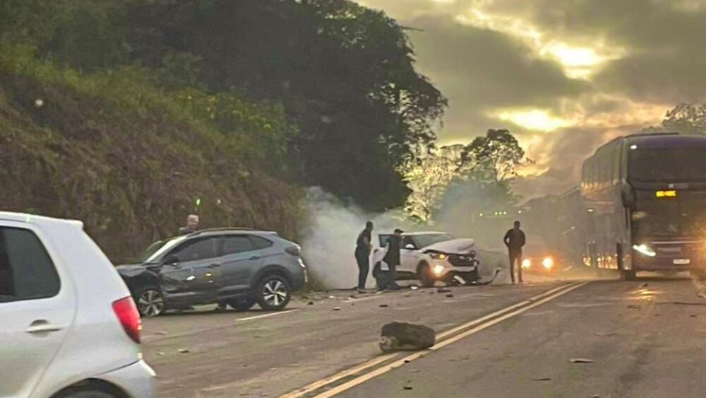 Acidente na BR-381 deixa seis feridos