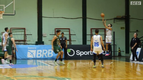 Chuzito González, ala-armador argentino do Minas, foi o cestinha da partida, com 22 pontos