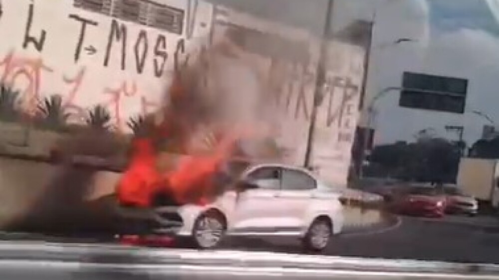 carro fogoo.jpg