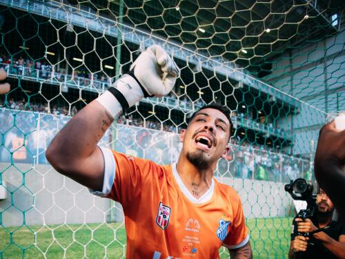 Gui, goleiro do São Bernardo, foi eleito o melhor jogador da Copa Itatiaia KTO