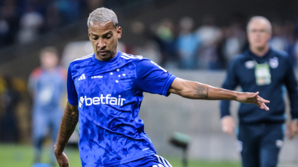 Matheus Pereira, meia-atacante do Cruzeiro, em jogo contra a Universidad Católica