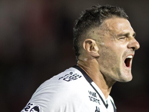 Vegetti marcou dois gols em RB Bragantino 0 x 3 Vasco