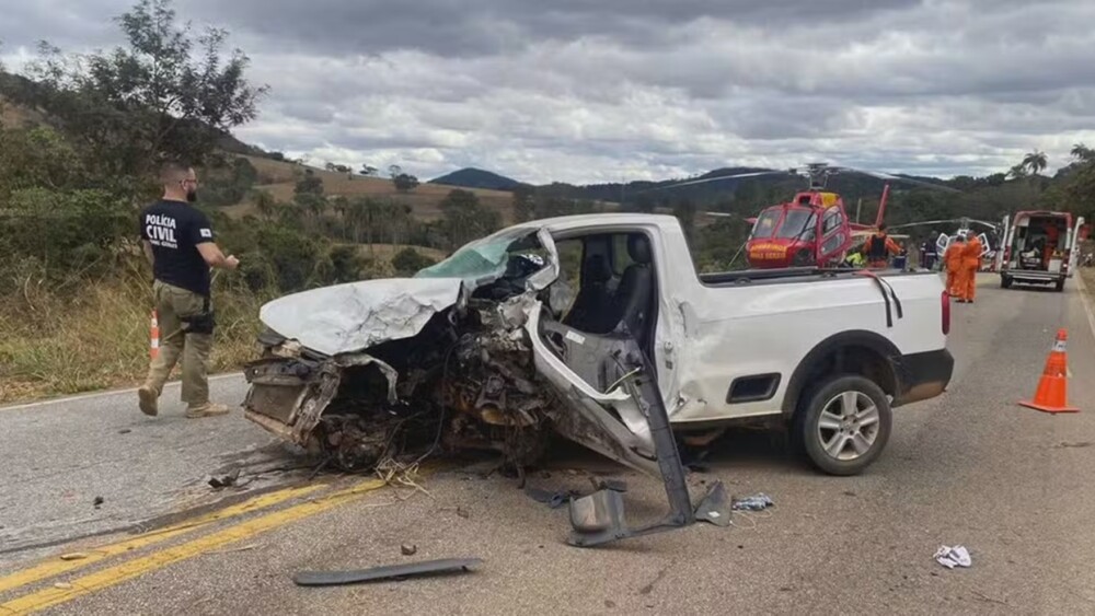 Foto mostra carro envolvido em acidente em Itaguara (MG)