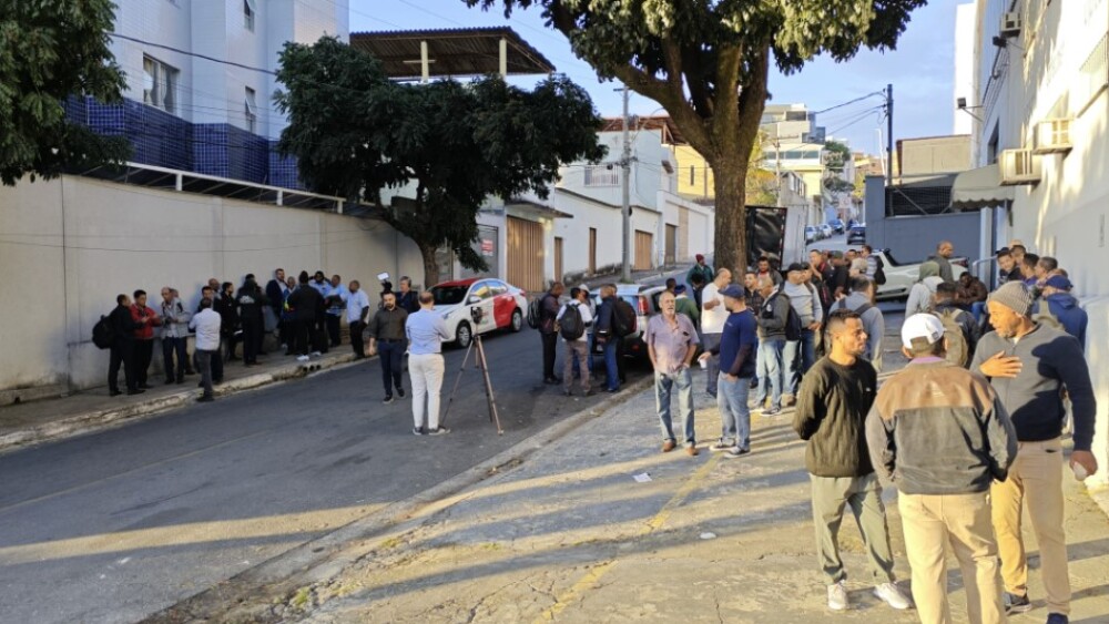 Paralisação de ônibus na manhã desta terça-feira (24)