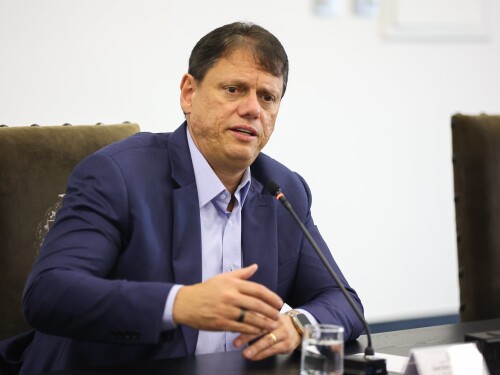 Tarcísio diz que se sentiu ‘agredido’ com desfile de escola que homenageou Lula no RJ