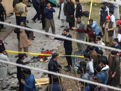 Atentado suicida em mesquita no Paquistão mata ao menos 31 pessoas