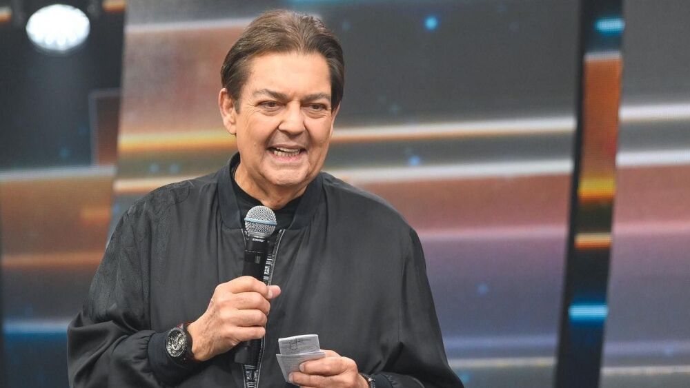 Novo rim de Faustão ainda não funciona e apresentador segue internado | CNN Brasil