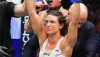 Mackenzie Dern celebra vitória sobre Virna Jandiroba neste sábado (25), no UFC 321, em Abu Dhabi