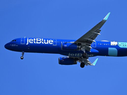 Piloto de voo comercial evita tragédia com avião dos EUA próximo à Venezuela