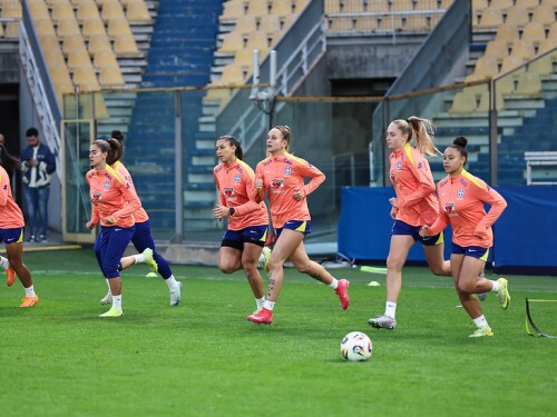Seleção Brasileira Feminina durante treino em Parma, na Itália