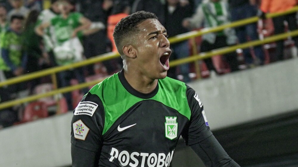 Brahian Palacios em ação pelo Atlético Nacional, em maio de 2023