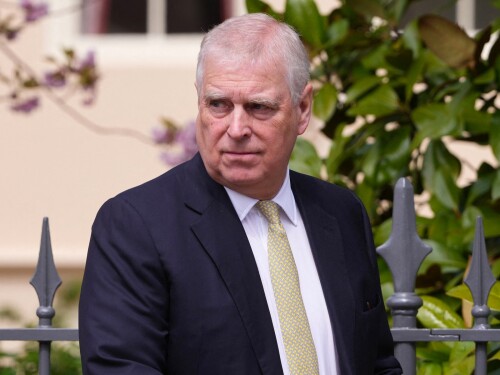 Príncipe Andrew deverá deixar residência real após ser destituído do cargo