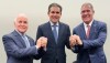 Hugo Motta ao lado dos líderes da bancada evangélica, Gilberto Nascimento, e da bancada católica, Luiz Gastão