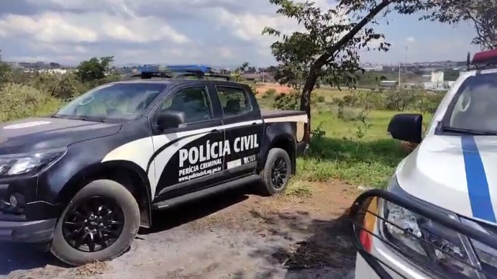 O corpo de um homem, não identificado, foi encontrado em uma mata de difícil acesso em Contagem