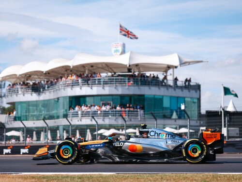 F1: Norris supera Hamilton e lidera TL2 em Silverstone; Bortoleto termina em 13º