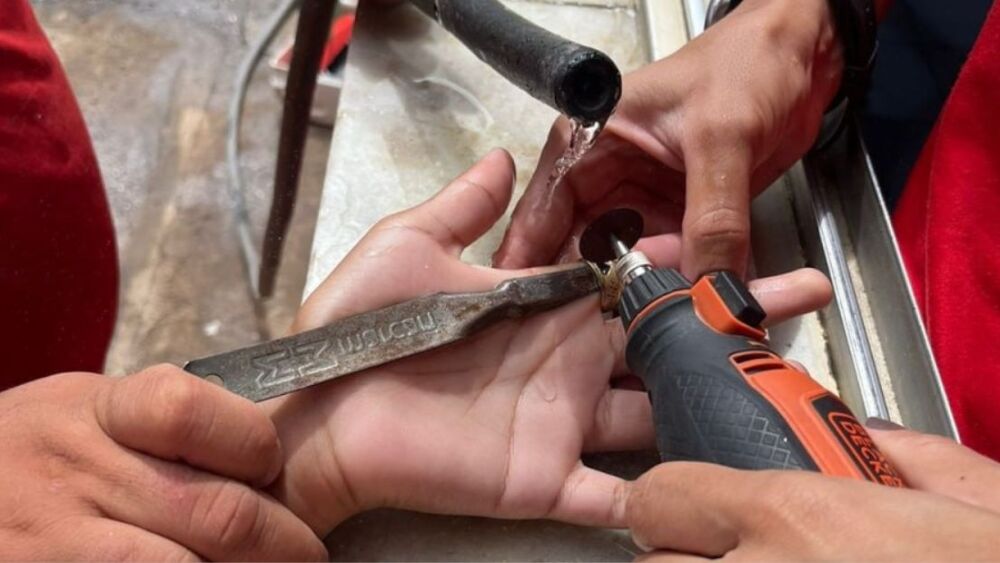 Bombeiros retiram anel preso em dedo de criança em Formiga (MG)