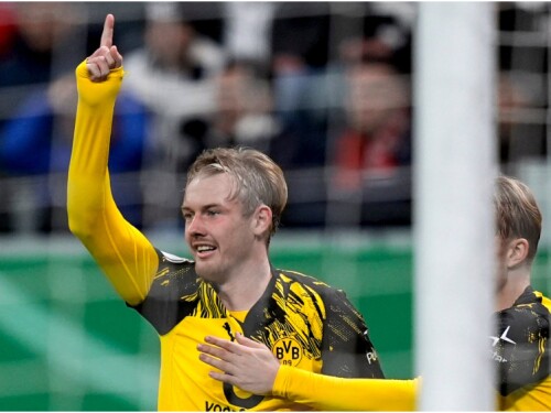 Julian Brandt comemora gol do Borussia Dortmund na Copa da Alemanha