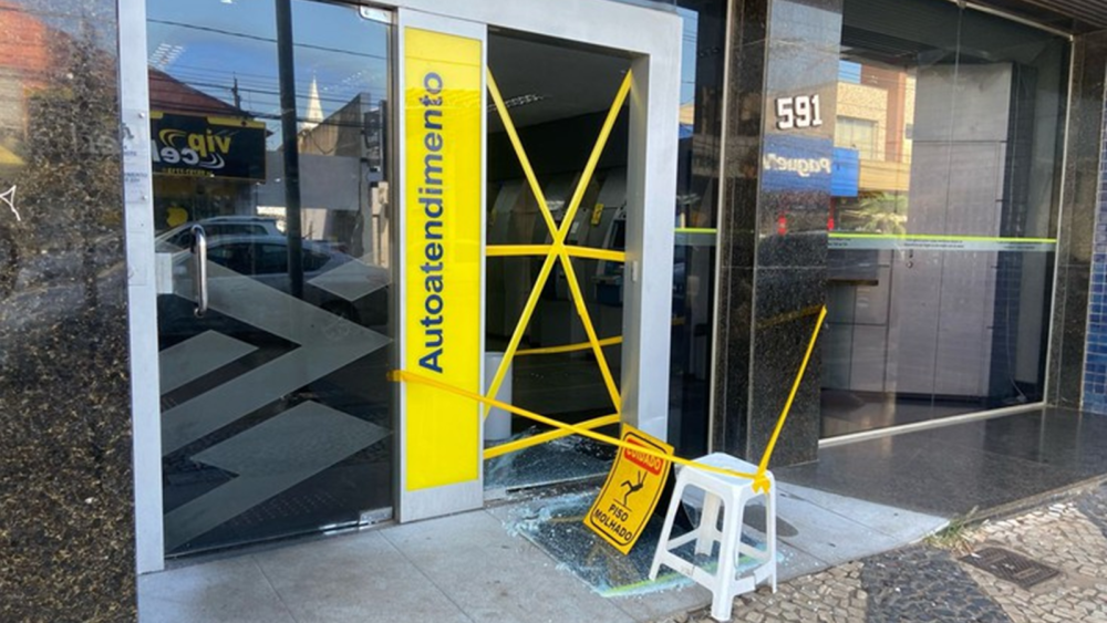 Foto mostra fachada do Banco do Brasil em Patos de Minas (MG)