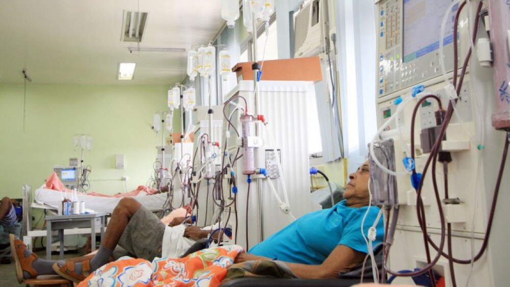 Pacientes fazendo hemodiálise