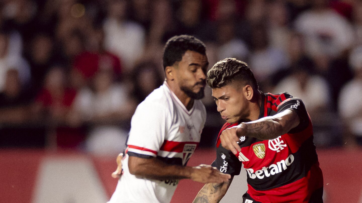 Flamengo leva virada do São Paulo e Galo empata com Palmeiras; confira os resultados da quarta-feira de futebol 5 São Paulo mantém marca expressiva em duelos contra o Flamengo como mandante