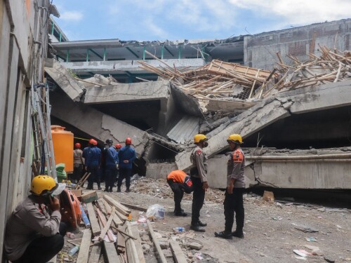 Número de mortos devido a desabamento em escola chega a quatro; 91 estão desaparecidos