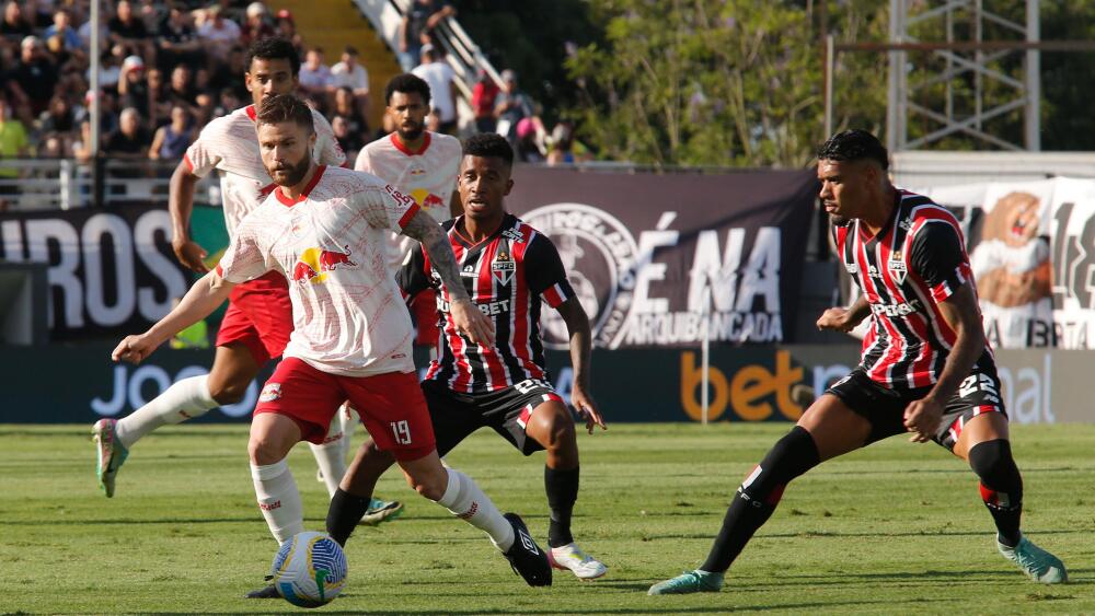São Paulo resiste à pressão e empata com o Bragantino pelo Brasileiro - Rádio Itatiaia