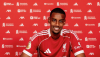 Alexander Isak assina com o Liverpool