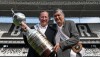 John Textor e Durcesio Mello, ex-presidente do Botafogo, com a taça da Libertadores da América