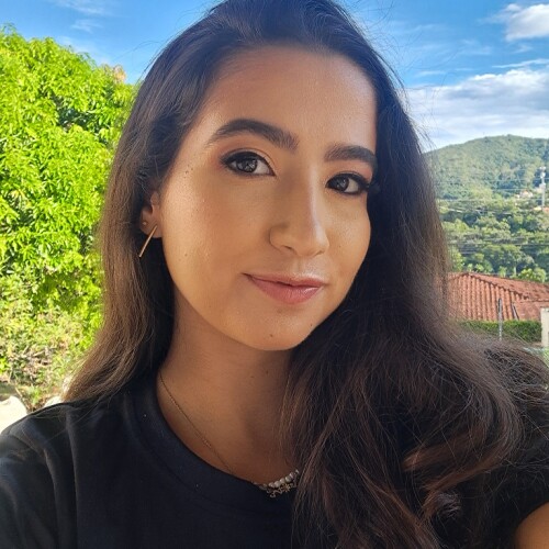 Rebeca Nicholls, estagiária da Itatiaia