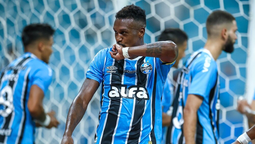 Grêmio encara o Ceará buscando a terceira vitória consecutiva 3 Edenilson marcou o segundo gol do Grêmio na partida