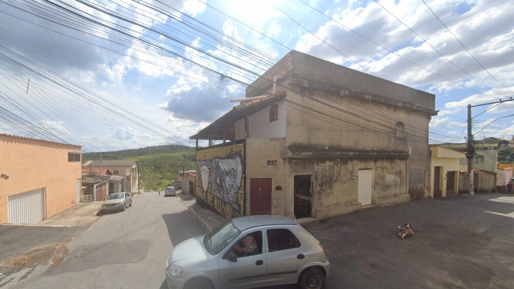 Homem faz manobra errada em beco e é linchado por três criminosos em Ibirité.jpeg