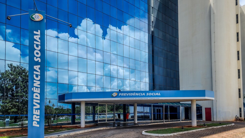 INSS retoma programa para reduzir fila de 3 milhões de pedidos