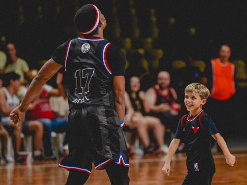 Harlem Globetrotters movimentou o ginásio do Mineirinho neste domingo (26)