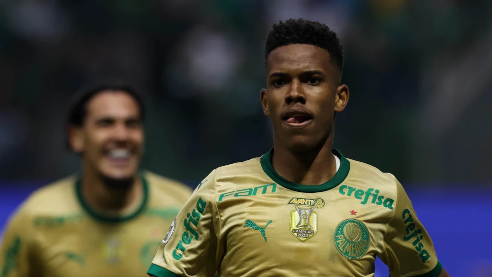 Estêvão em ação pelo Palmeiras