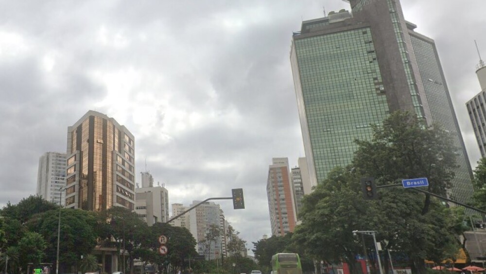 Acidente entre dois carros complicou o trânsito