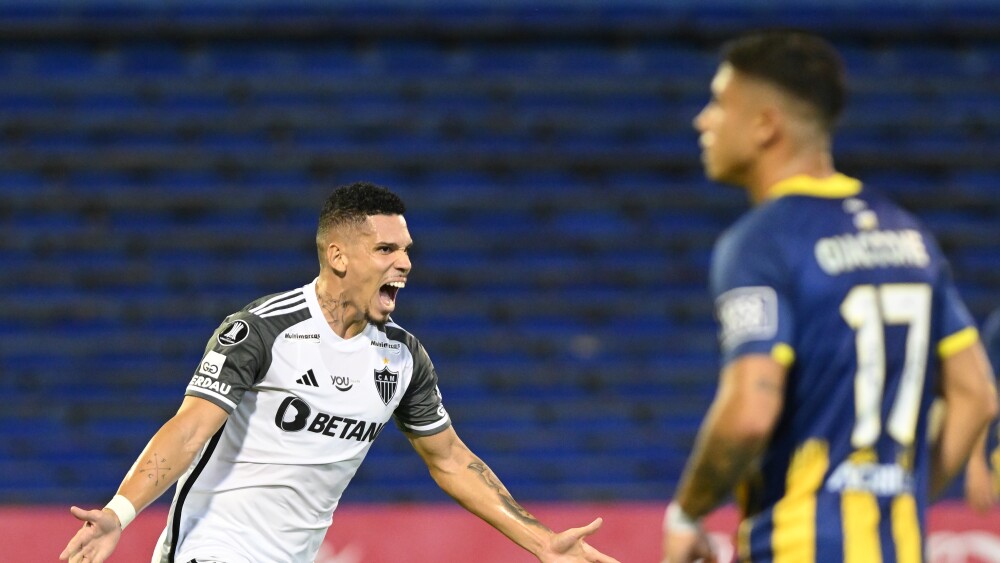 Paulinho marcou o gol da vitória do Atlético sobre o Rosario, na Argentina, pela Libertadores