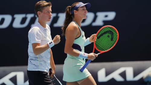 Luisa Stefani vence e avança às quartas do Australian Open