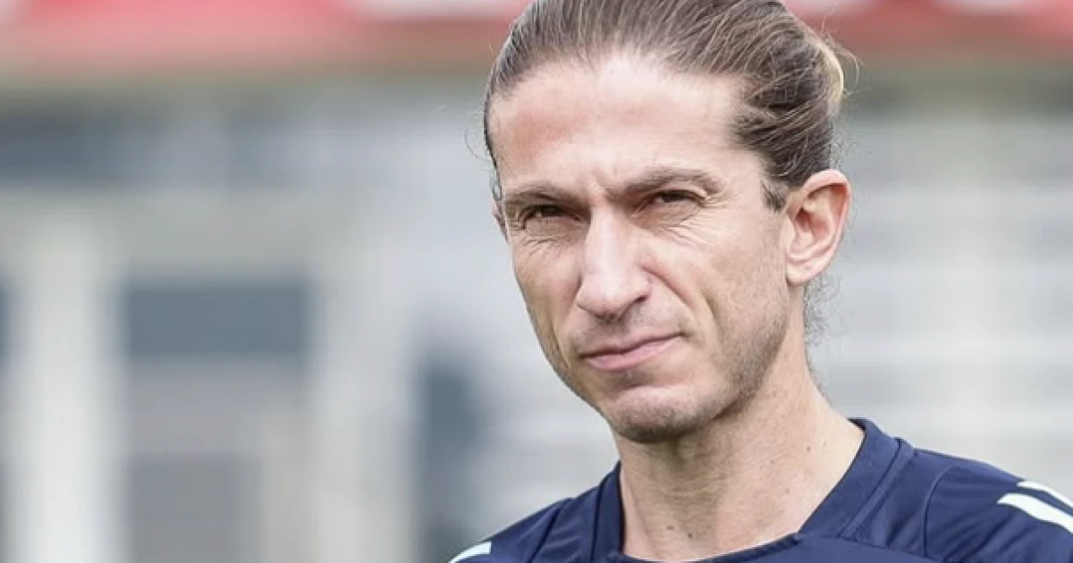 Filipe Luís com dúvida no meio-campo: Flamengo x Grêmio e a estratégia de Tite