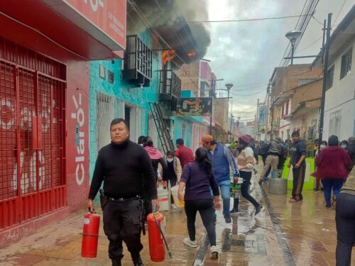 Incêndio em bar de karaokê no Peru mata dez universitários