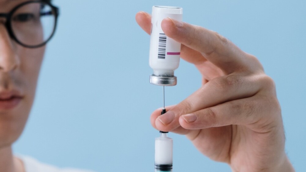 Vacina contra HPV avança no público-alvo, mas precisa resgatar mais velhos