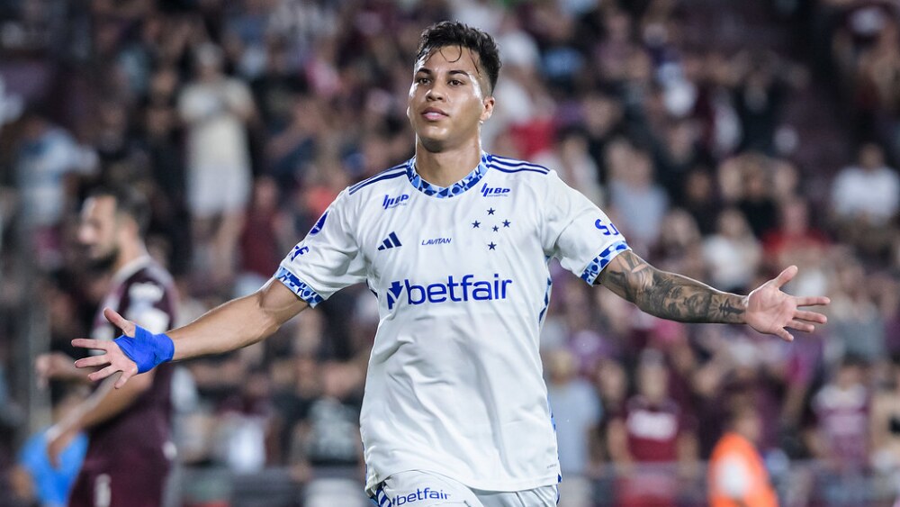 Kaio Jorge, do Cruzeiro, marcou gol diante do Lanús-ARG no estádio La Fortaleza, em Lanús