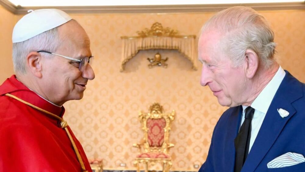 Papa Leão XIV e Rei Charles III fazem reunião histórica no Vaticano