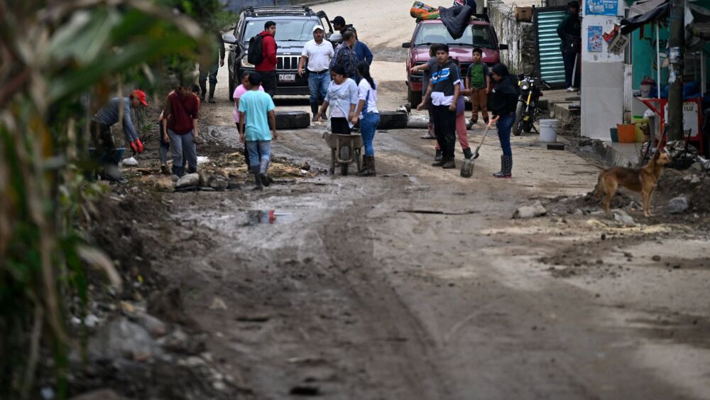 Chuvas fortes deixam 64 mortos e dezenas de comunidades isoladas no México