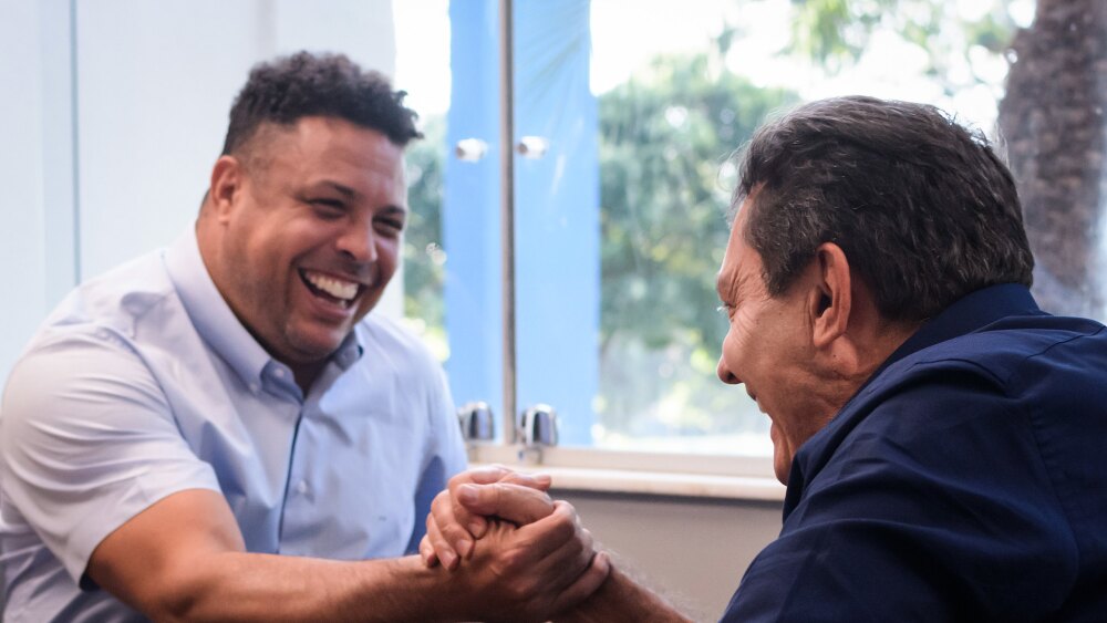 Fotos de bastidores e da entrevista que selou a venda da SAF do Cruzeiro, de Ronaldo para Pedro Lourenço
