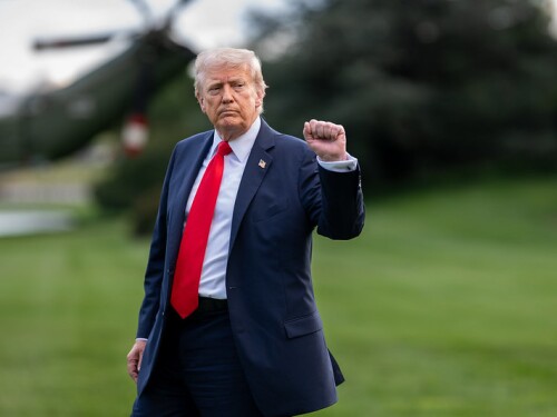 Trump anuncia tarifas de 100% contra a China após cancelar encontro com Xi